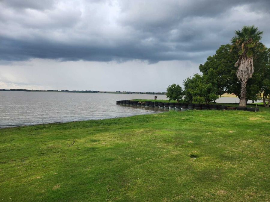 6 Bedroom Property for Sale in Oranjeville Free State